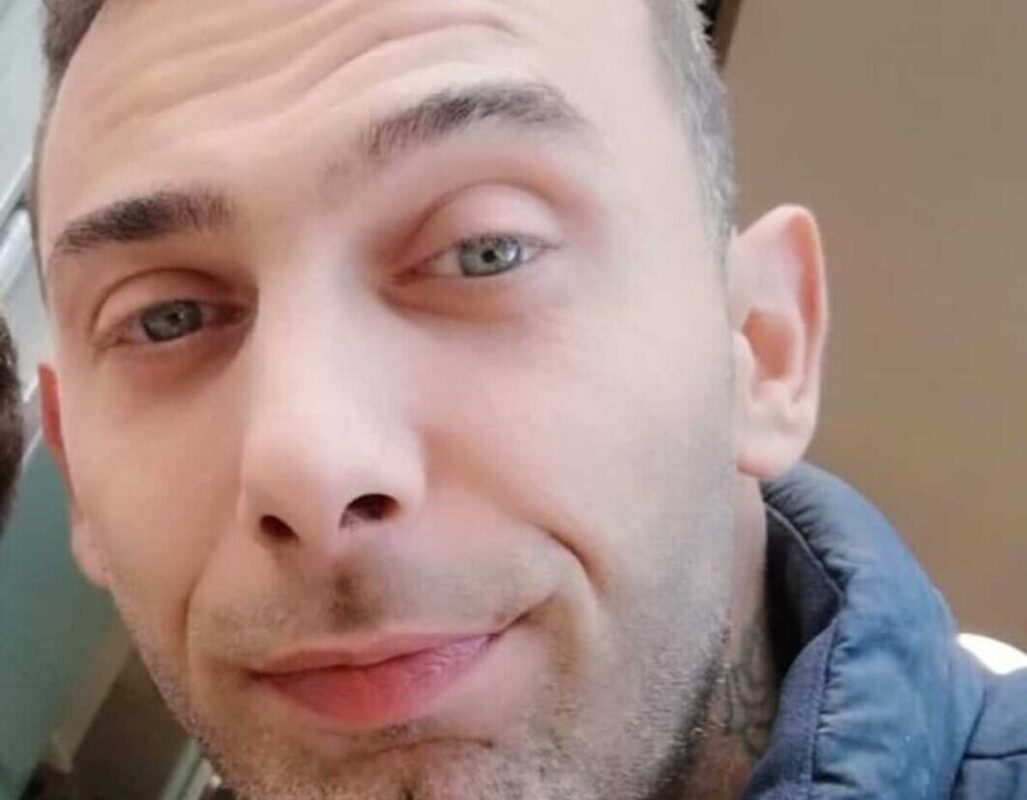 Belmonte Mezzagno, in provincia di Palermo, è in ansia per la scomparsa di Gaetano Sant'Antonio, ragazzo di 20 anni del quale non si hanno più notizie dallo scorso mercoledì 27 settembre. Dopo aver tentato invano di contattarlo, la famiglia ha denunciato l'accaduto ai carabinieri nella speranza di ricevere informazioni utili al suo ritrovamento.