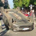Sulla trafficata arteria di corso Calatafimi a Palermo, all'altezza dell'ospedale militare poco prima dell'incrocio con viale Regione Siciliana, si è verificato nel pomeriggio di oggi un incidente stradale che ha visto coinvolta un'auto che si è ribaltata.