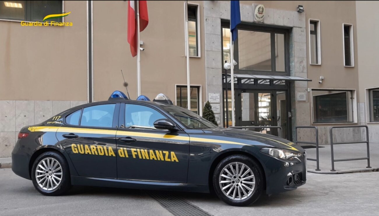 Anziani abbandonati e sfruttamento dei lavoratori. Due gestori di case di riposo nei guai nel Palermitano. La Guardia di Finanza Palermo ha dato esecuzione ad un’ordinanza di applicazione di misura interdittiva emessa dal Gip del Tribunale del capoluogo, su richiesta della Procura della Repubblica, nei confronti di 2 gestori di una comunità alloggio per anziani.