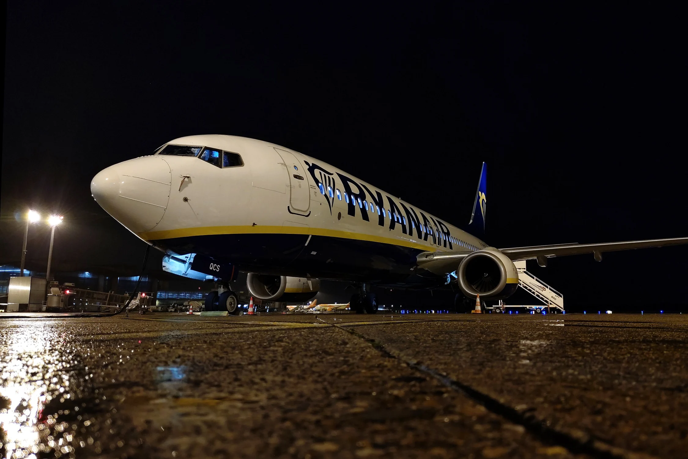 Momenti di tensione all'aeroporto Falcone-Borsellino di Palermo, quando il volo Ryanair diretto a Bergamo è stato costretto a interrompere le operazioni di decollo per ben tre volte a causa di una passeggera in preda al panico.