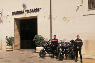 I Carabinieri del Nucleo Investigativo di Palermo hanno eseguito un provvedimento di confisca di beni del valore di 300mila euro nei confronti di Giovan Battista Calabria, 54enne palermitano arrestato nel 2019 per essersi introdotto in Tribunale spacciandosi per un finanziere.