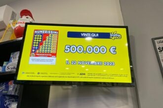 Clamoroso colpo di fortuna a Palermo, dove un cliente anonimo del bar tabacchi Fratelli Russo si è portato a casa la fantastica somma di 500 mila euro giocando solamente 5 euro ad un gratta e vinci.