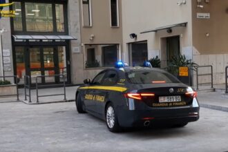 Un duro colpo ai forti interessi della mafia nel lucroso mercato del gioco e delle scommesse online. Il tribunale di Palermo, sezione misure di prevenzione, su richiesta della procura ha disposto il sequestro di beni per 43 milioni di euro nei confronti di due imprenditori, Salvatore Rubino di 62 anni, residente a Palermo, e Christian Tortora, 47enne di Battipaglia (Salerno).