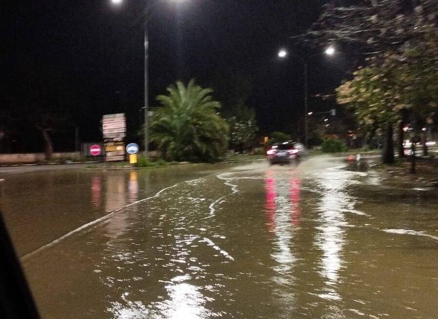 Palermo sott'acqua, automobilisti intrappolati nella notte e allarme rosso in via Belgio
