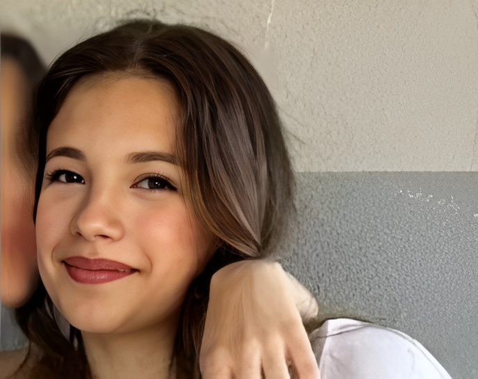 Era il suo primo anno fuori casa, lontana dal piccolo paese in cui era cresciuta. La sua prima esperienza in una grande città, da matricola a Scienze Biologiche all'università di Catania. E ieri sera, quella che doveva essere una spensierata serata con il fidanzato, si è trasformata in tragedia. Chiara Adorna, 19enne di Solarino, in provincia di Siracusa, è morta investita da un'auto mentre attraversava sulle strisce pedonali alla circonvallazione di Catania.