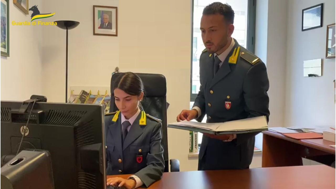 I finanzieri del Comando Provinciale di Palermo hanno dato esecuzione a un’ordinanza applicativa di misure cautelari personali emessa dal G.I.P. del Tribunale di Palermo, su richiesta della locale Procura, nei confronti di 3 soggetti, due destinatari della custodia cautelare agli arresti domiciliari e uno dell’obbligo di dimora.