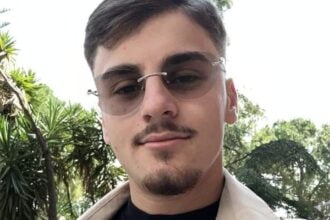 Palermo - Si è spento dopo alcuni giorni di coma Simone Glorioso, il ragazzo di 17 anni rimasto gravemente ferito nel terribile incidente stradale avvenuto domenica mattina intorno alle 5 a Palermo, nel quale ha perso la vita Michelangelo Aruta di 22 anni.