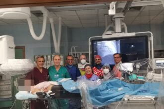 Per la prima volta è stato effettuato nella Unità Operativa Complessa di Cardiologia dell’Ospedale Ingrassia di Palermo uno “studio funzionale del microcircolo” su una donna di 41 anni. Si tratta di una nuova metodica utile per l’approfondimento diagnostico in casi clinici di angina o ischemia miocardica in assenza di malattia coronarica, qualora risulti persistente dolore toracico, nonostante la terapia antianginosa.