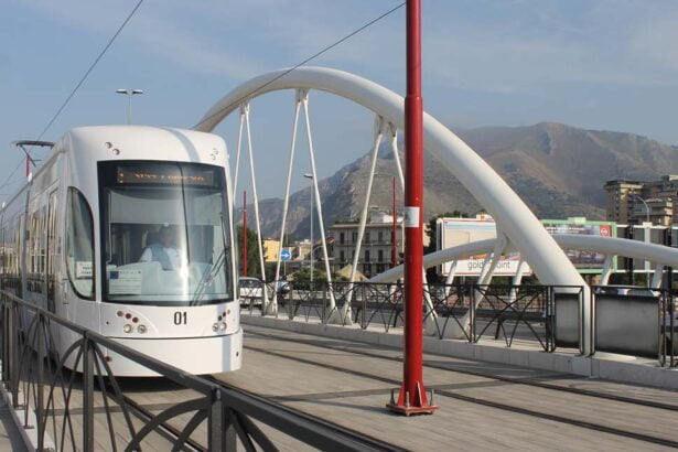 "Presso il Ministro delle Infrastrutture e Trasporti è stato firmato ieri il decreto che attribuisce la disponibilità di risorse finanziarie pari a 481.271 euro al sistema tram di Palermo come attualmente rimodulate". Lo rende noto l'assessorato alla Mobilità.