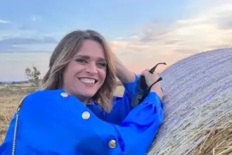 Lutto nella comunità di Vittoria per la prematura scomparsa di Giusy Cellura, strappata all'affetto dei suoi cari a soli 45 anni da un tumore al colon. Molto conosciuta in città, Giusy era una donna solare e generosa, sempre pronta ad aiutare il prossimo. Attivissima nella comunità parrocchiale di San Giovanni Battista, lascia nel dolore il marito e le sue due figlie piccole.