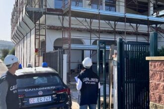 Palermo - Gravi irregolarità sul fronte della sicurezza sono state riscontrate dai carabinieri del nucleo ispettorato del lavoro in numerosi cantieri edili attivi nel palermitano. Ispezionate 18 imprese, soprattutto nel settore edile ma anche in quello agricolo e produttivo, ben 11 sono state sospese per mancato rispetto delle norme a tutela della salute dei lavoratori.
