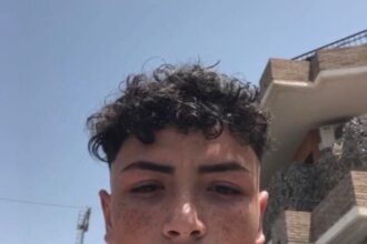 Michael Ruggieri, 16 anni, è morto sul colpo nell'incidente avvenuto nella notte a Catania, nell’incrocio tra via Pietro Platania e via Delle Calcare. Il giovane viaggiava a bordo di uno scooter che si è scontrato con un'automobile.