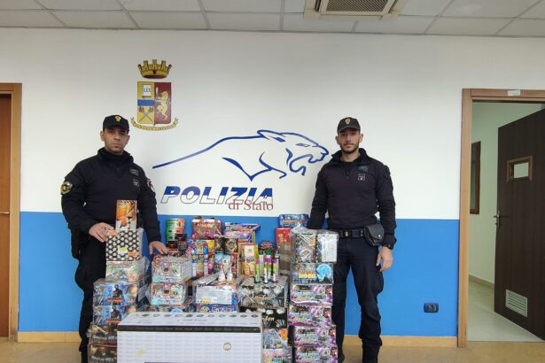 Ancora un importante sequestro di fuochi d'artificio illegali a Palermo da parte della Polizia di Stato. Dopo gli ingenti rinvenimenti effettuati nelle scorse settimane a Brancaccio e nel centro cittadino, stavolta gli agenti del Commissariato di P.S. "San Lorenzo", con l'ausilio di unità cinofile antiesplosivo, hanno condotto un blitz nel quartiere Zen 2 che ha portato al sequestro di 227 kg di botti illegali.