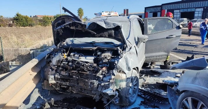 Un grave incidente stradale si è verificato questa mattina, 4 dicembre, lungo la strada provinciale 7 in contrada Comiso-Chiaramonte, provocando 5 feriti tra cui 2 bambini.