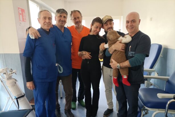 Momenti di terrore quelli vissuti da una giovane coppia catanese, quando il loro piccolo Mattia di soli 8 mesi ha rischiato di soffocare per aver ingoiato un pezzo di plastica staccatosi da un giocattolo.