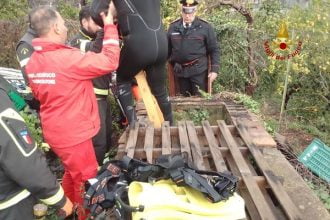 Tragico ritrovamento del corpo senza vita di un anziano di 72 anni in un pozzo di un'azienda agricola