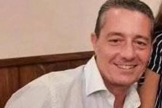 L'uomo si trovava in mezzo al campo quando improvvisamente si è accasciato a terra