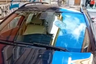 Momenti di panico e tensione ieri pomeriggio nel centro di Palermo, in via Amico, una traversa di via Maqueda. Un cittadino del Bangladesh, per cause ancora da accertare, ha distrutto con una spranga 10 automobili parcheggiate, mandando in frantumi i parabrezza.