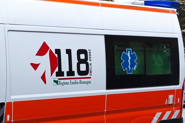 Tragedia a Ribera: un uomo di 47 anni, Giuseppe Guddemi, ha perso la vita in un grave incidente stradale avvenuto su corso Regina Margherita, proprio all’ingresso del paese. L’uomo era alla guida del suo scooter SH quando, per motivi ancora da chiarire, si è scontrato violentemente con un’auto.