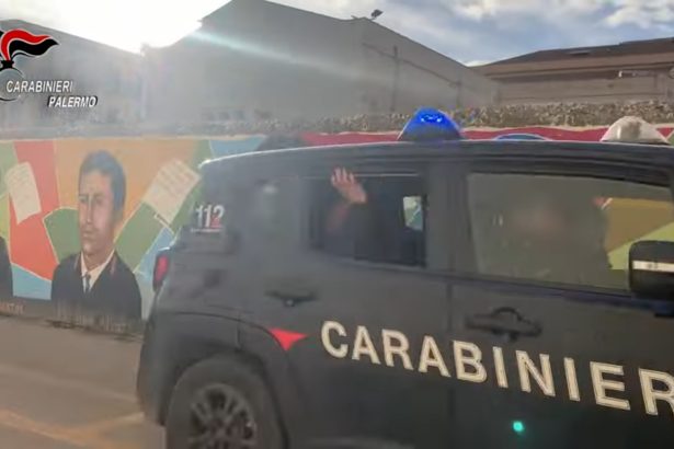 I carabinieri del comando provinciale di Palermo hanno eseguito un'ordinanza di custodia cautelare, emessa dal gip su richiesta della Dda, nei confronti di 5 persone, 4 in carcere e una ai domiciliari con il braccialetto elettronico, accusate a vario titolo di associazione per delinquere di tipo mafioso, estorsioni aggravate commesse avvalendosi del metodo mafioso e reati in materia di armi.