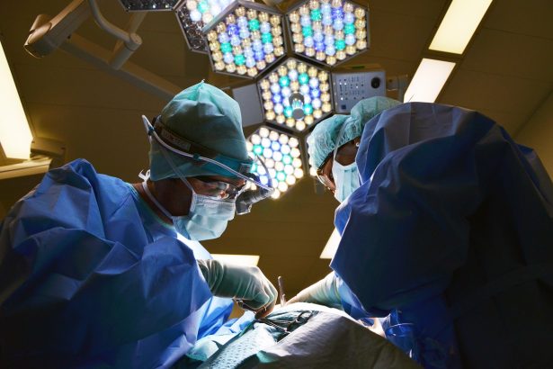 Botto gli esplode tra le gambe: amputato il pene a un 22enne Il petardo gli è esploso tra alle gambe ed è stata necessaria un’operazione per la rimozione dell'organo geniale. A Copertino, nel Salento, uno dei casi più gravi di Capodanno 2024.