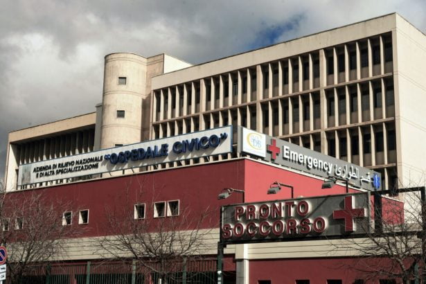 Un paziente ghanese di 30 anni si è tolto la vita impiccandosi nel reparto malattie infettive dell'ospedale Civico di Palermo