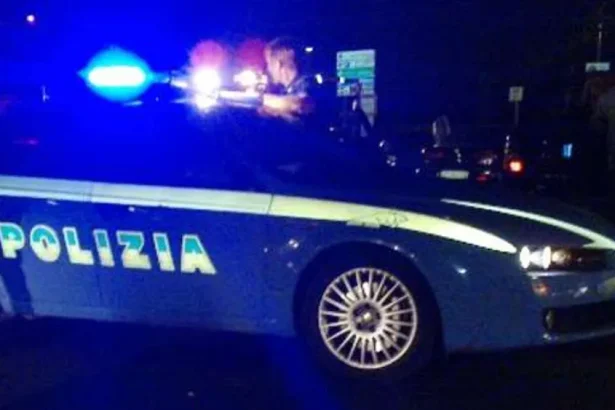 Tentano il furto di una moto in via Lanza di Scalea, bloccati da marito carabiniere e moglie poliziotta Palermo – Una coppia nella vita e nel lavoro, uniti dalla divisa e dal senso del dovere anche fuori servizio. Un maresciallo dei carabinieri e sua moglie, ispettore di polizia, hanno trasformato una normale spesa al supermercato in un'operazione di polizia, sventando il furto di una moto nel parcheggio di un esercizio commerciale in via Lanza di Scalea.