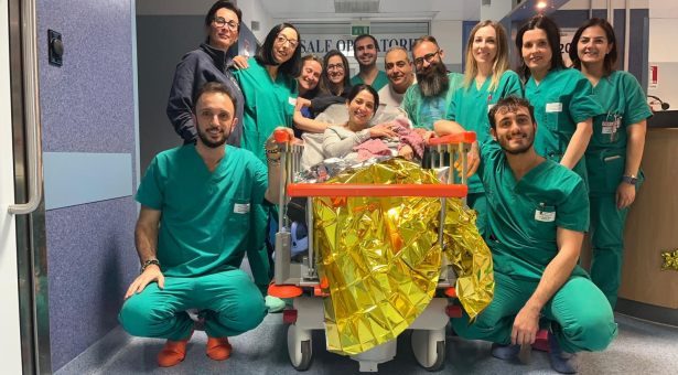 Giorgia e Isabel sono le prime nate nel 2024 in Sicilia La mezzanotte di Capodanno ha portato una doppia gioia all'ospedale Garibaldi Nesima di Catania, dove a cavallo del nuovo anno sono venute alla luce due bambine.