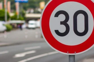 Secondo Lagalla, l'adozione dei 30 km/h in alcune zone mirate della città serve per tutelare le fasce più deboli della popolazione