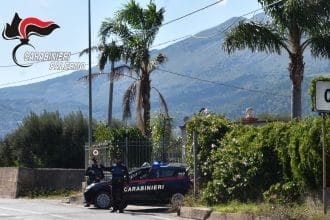 I Carabinieri della Compagnia di Carini, nell’ultima settimana, hanno intensificato i servizi di controllo del territorio nel Comune di Capaci, denunciando 3 persone e contestando numerosi illeciti amministrativi per uso personale di stupefacenti.