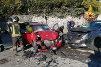 La donna è stata trasferita in codice rosso al pronto soccorso dell’ospedale