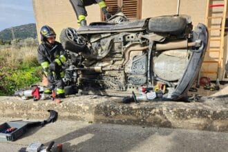 La vittima dell’incidente avvenuto a Custonaci è Girolamo Accardo di 19 anni. Ferita una ragazza che era all'interno dell'auto.