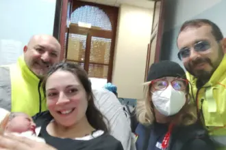 La corsa da Ciminna a Palermo, poi il parto sull'ambu8lanza del 118, la mamma e la bimba portate al Civico stanno bene