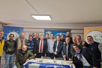 Le dotazioni organiche come tema prioritario nel confronto con i nuovi direttori generali della sanit&agrave;. &Egrave; quanto emerso nel corso della riunione del direttivo regionale del Nursind Sicilia che si &egrave; riunito a Palermo alla presenza dei segretari provinciali di tutta l&rsquo;Isola. La carenza di personale dunque al centro del dibattito. &Egrave; stata analizzata la critica situazione legata alla mancanza di operatori nelle strutture sanitarie e sono state discusse strategie per affrontare questa emergenza che sta compromettendo l'efficienza dei servizi offerti ai cittadini. Ad aprire e condurre i lavori il segretario regionale Salvo Calamia, il vicesegretario Alfredo Guerriero e il vicesegretario nazionale, Salvo Vaccaro.