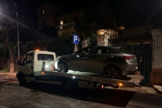Per recuperare l'auto è intervenuta la ditta di soccorso stradale M.F. di Francesco Magnasco