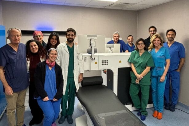 Al Policlinico il nuovo laser per la chirurgia di precisione della cataratta Dal prossimo 13 Febbraio presso l’Unità operativa di Oculistica del Policlinico “Paolo Giaccone”, sita nel presidio ospedaliero di Villa Belmonte (ex IMI) e diretta dalla Professoressa Vincenza Maria Elena Bonfiglio, entrerà in funzione il nuovo “Femtolaser” per la chirurgia della cataratta. Questo nuovo laser è stato fino ad oggi accessibile in Sicilia prevalentemente presso le strutture private e da poco è presente in due presidi ospedalieri pubblici, a Caltanissetta e ad Agrigento.