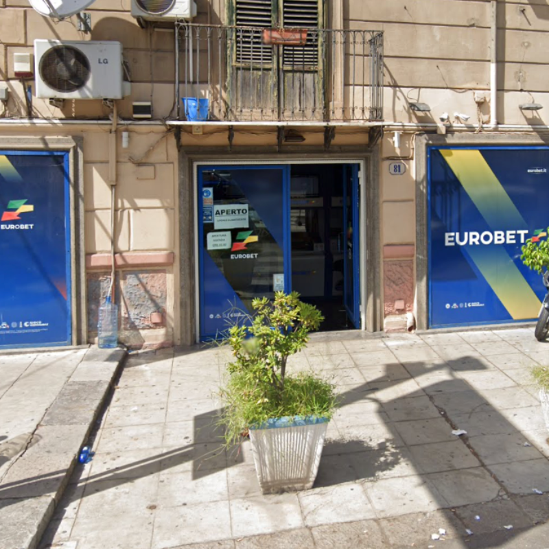 Giungla Palermo, in 4 assaltano agenzia di scommesse in Corso Calatafimi