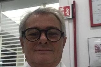 L'uomo si trovava alla guida della sua Mercedes decappottabile su via Mattei