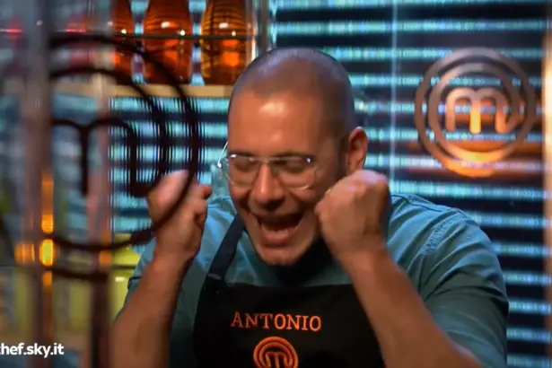 A Masterchef Italia tutto pronto per la finale: un siciliano punta alla vittoria Antonio Mazzola è originario di Palermo ma vive a Castelbuono, paese d'origine di importanti chef