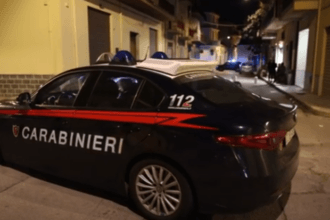 La quiete di Partinico è stata turbata ieri da alcuni colpi di arma da fuoco esplosi contro un'automobile. L'episodio si è verificato in via Milano, dove sono prontamente intervenuti i Carabinieri dopo la segnalazione.