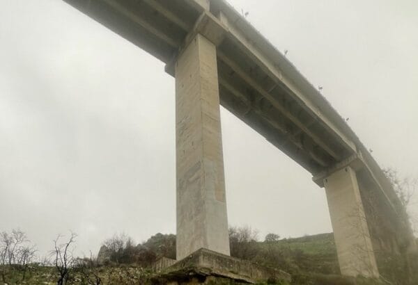 Allarme social su pilone della Palermo-Sciacca, il Comune di San Giuseppe Jato rassicura: "Struttura solida" Il video ha suscitato preoccupazione tra gli automobilisti che percorrono frequentemente quel tratto di strada