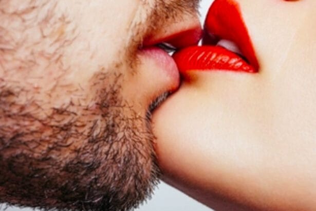 La donna aveva diffuso foto e video intimi della vittima dopo aver scoperto che avevano una relazione con lo stesso uomo