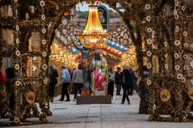 Gli Archi di Pasqua a San Biagio Platani, in Sicilia, sono un'antica tradizione di arte effimera realizzata con pane che ogni anno attira migliaia di visitatori nel piccolo borgo