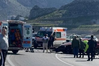 Grave incidente stradale questa mattina sulla statale 113 che collega Palermo a Isola delle Femmine. Per cause ancora in corso di accertamento, due automobili - una Ford e una Renault - si sono scontrate violentemente nei pressi di una curva, circa a metà strada tra i due centri.