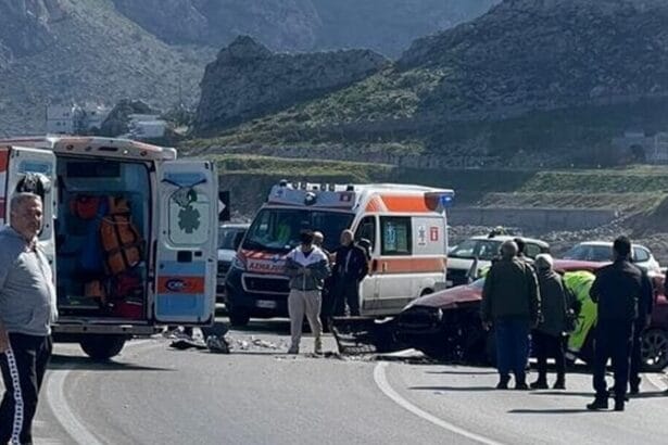Gravissimo incidente sulla SS113 a Isola delle Femmine: 4 feriti, 2 gravi Grave incidente stradale questa mattina sulla statale 113 che collega Palermo a Isola delle Femmine. Per cause ancora in corso di accertamento, due automobili - una Ford e una Renault - si sono scontrate violentemente nei pressi di una curva, circa a metà strada tra i due centri.