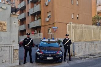 Tentata rapina aggravata a Palermo, arrestato 59enne. L'uomo si era introdotto nell'auto brandendo un coltello