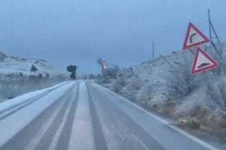 Un'ondata di maltempo artico ha investito l'isola nella notte portando bufere di neve e temporali dopo giornate miti con temperature fino a 20°C. Imbiancati i rilievi, allerta gialla della Protezione Civile. Previsto un lento miglioramento da stasera