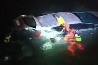 Dramma sfiorato ieri sera, 21 marzo, al porto di Isola delle Femmine dove un'auto con a bordo un uomo è precipitata dalla banchina finendo in acqua. L'incidente è avvenuto intorno alle ore 20 in via Piano Ponente, da dove è stato lanciato l'allarme.