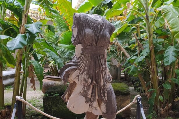 La statua della dea della caccia ritrova dimora al Museo Salinas di Palermo Di età romana imperiale e di pregevole fattura, la scultura risale al II secolo d.C. e si identifica con la dea della caccia per la presenza della faretra sulle spalle e per il cane al suo fianco
