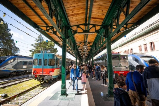 La Valle dei Templi in fiore: in viaggio indimenticabile alla Sagra del Mandorlo con Trenitalia Trenitalia e la Regione Siciliana facilitano l'accesso alla Sagra del Mandorlo in Fiore di Agrigento con corse aggiuntive e orari flessibili,